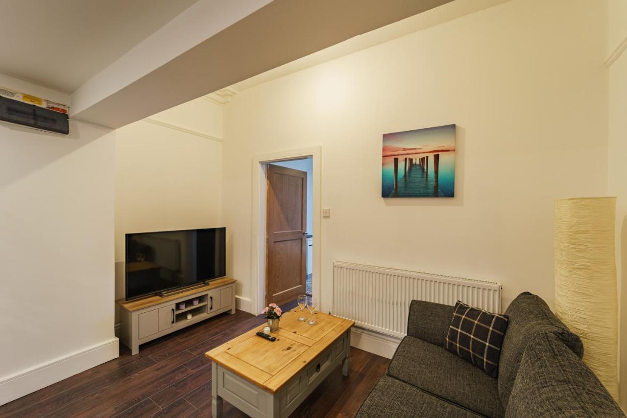 Augusta Lodge Moseley برمنغهام المظهر الخارجي الصورة