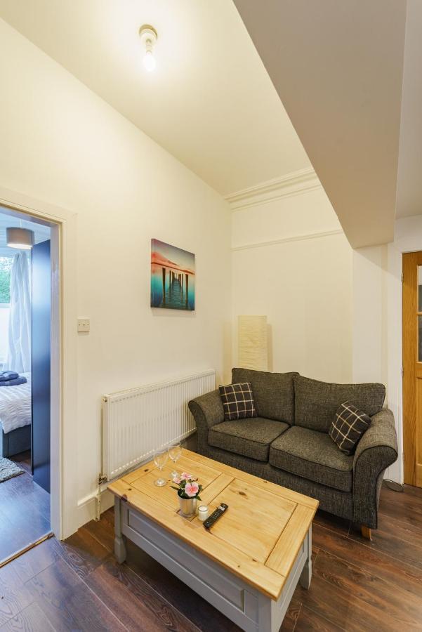 Augusta Lodge Moseley برمنغهام المظهر الخارجي الصورة